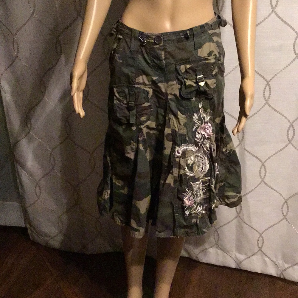 By deep Los Angeles army skirt